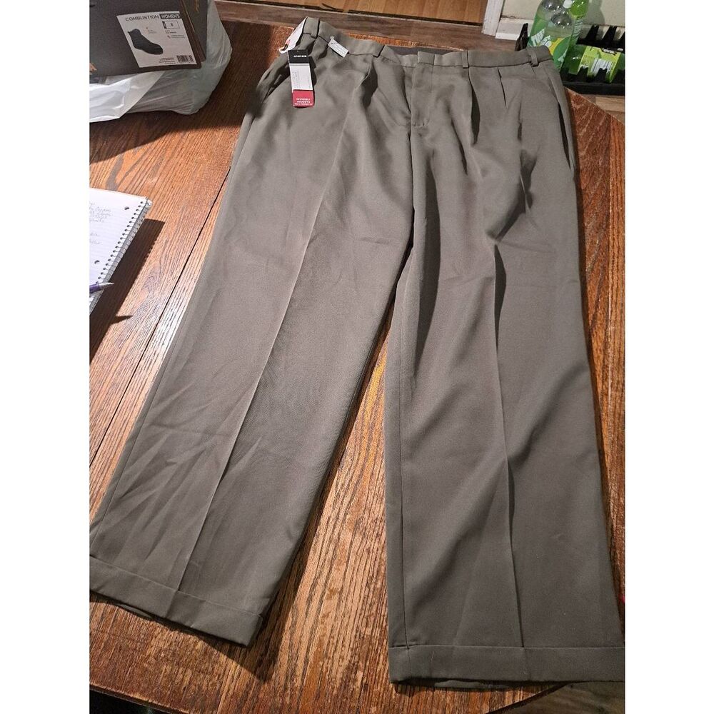New 42x32 Slates Dockers Men’s Pleated Dress Pants Microfiber Teflon Olive